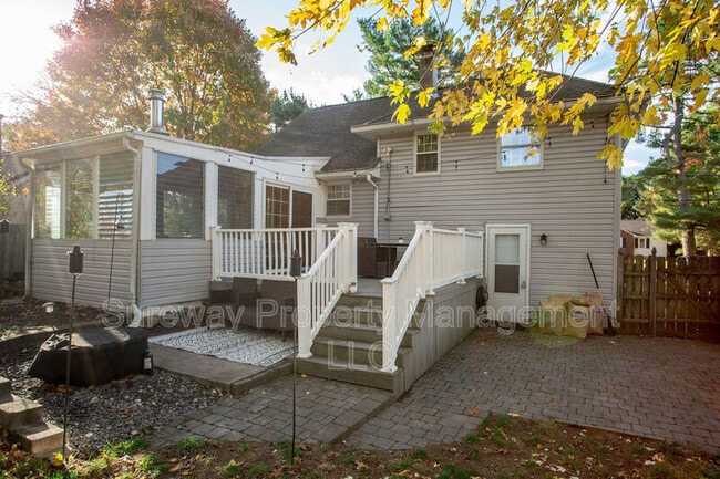 Building Photo - 403 University Blvd