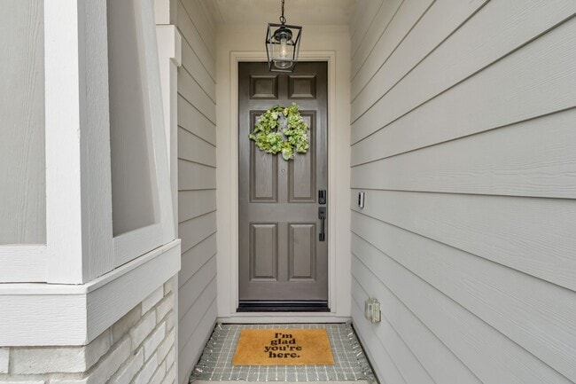 Building Photo - Newer Home on Large Corner Lot with Lots of Natural Light!