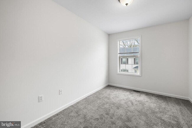 Building Photo - 26 Shady Tree Ct