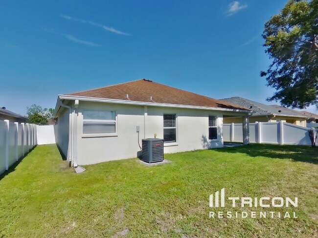 Building Photo - 3921 Langdrum Dr