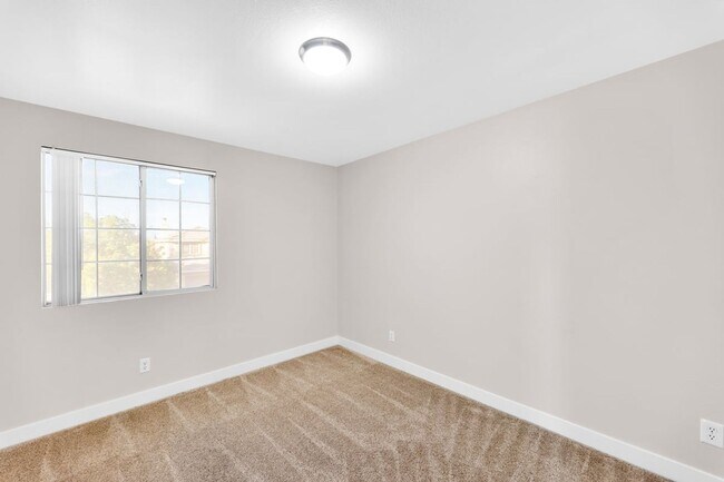 Building Photo - Stunning Remodeled Summerlin Home!