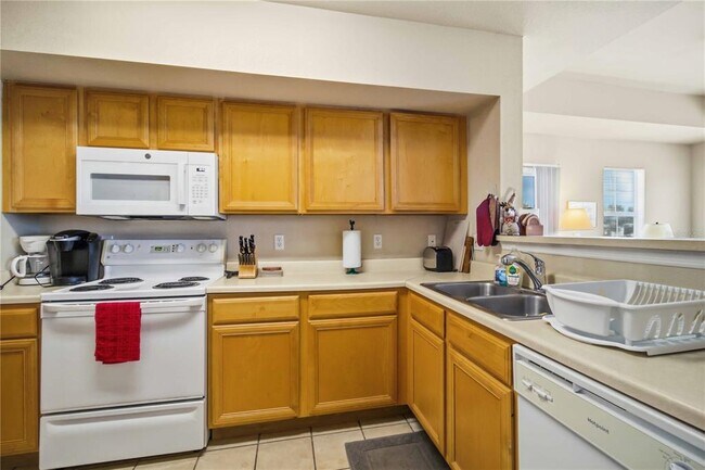 Building Photo - 1000 Villagio Cir