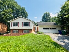 Building Photo - 306 Woodbine Dr