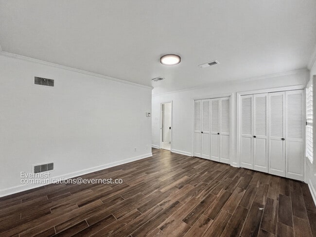 Building Photo - Beautiful 4-Bedroom Home with Modern Amenities / Pet-Friendly / Available Now!