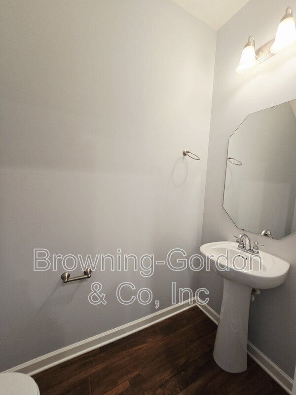 Building Photo - 1551 Sprucedale Dr