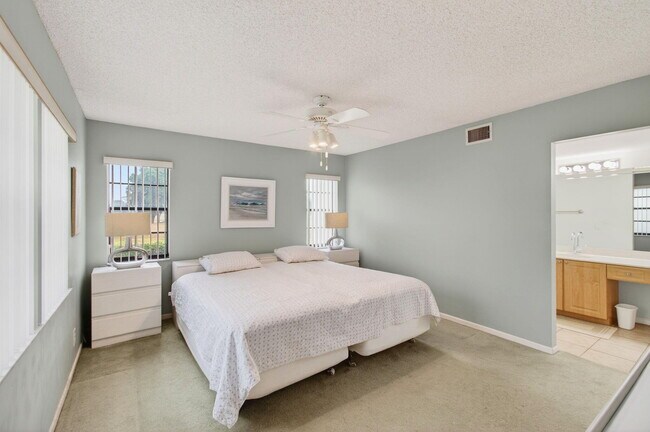 Building Photo - 5851 Parkwalk Dr