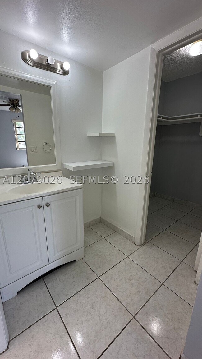 Building Photo - 10425 SW 112th St