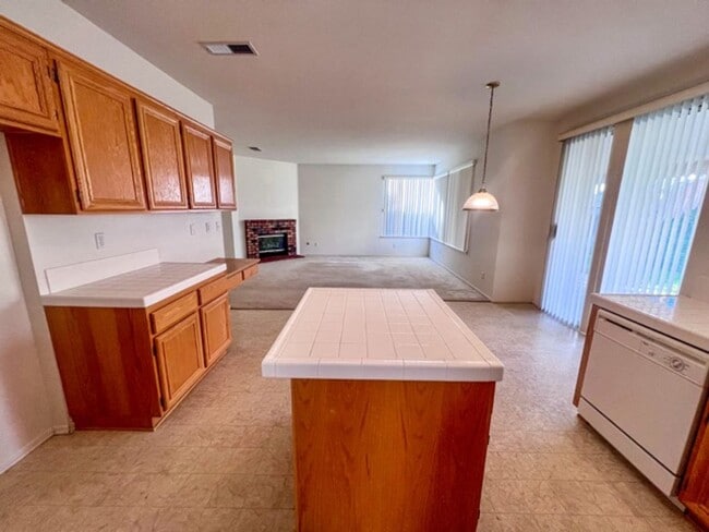 Building Photo - Large 4 bedroom Murrieta home with a loft ...