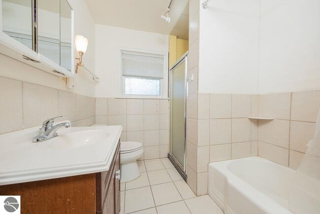 Building Photo - Charming In-Town Rental – Close to Downtow...
