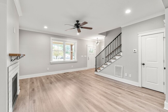 Building Photo - Beautiful Home with a Backyard Deck in Bid...