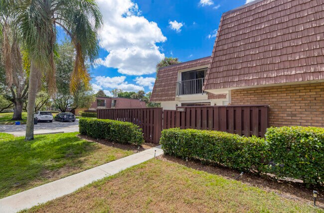 Building Photo - 2980 SW Sunset Trace Cir