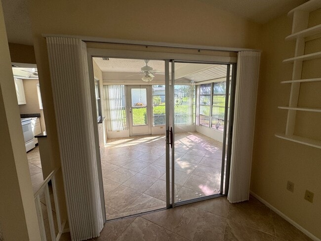 Building Photo - 3966 Oakhurst Blvd