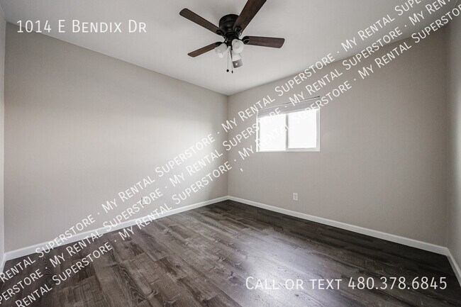 Building Photo - 1014 E Bendix Dr