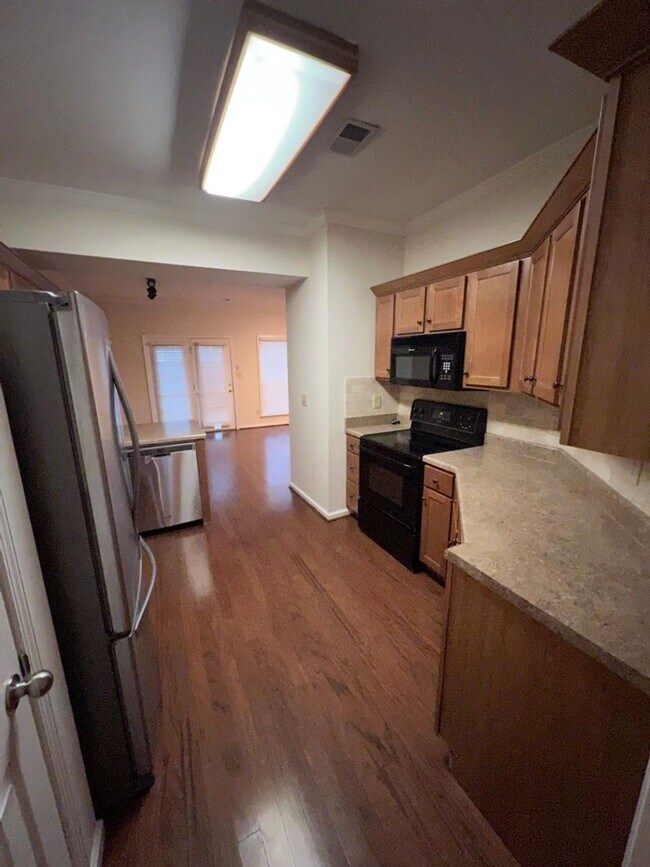 Building Photo - Townhome For Rent In Vestavia Hills!!! Ava...