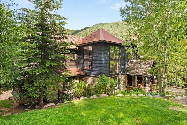 Building Photo - 289 Exhibition Ln