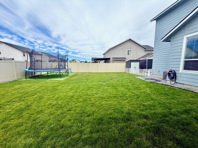 Building Photo - Stunning Nampa Home with RV Parking!