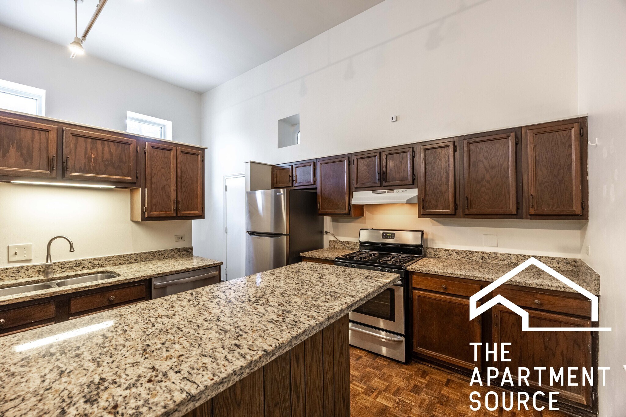 Building Photo - 2059 N Clifton Ave