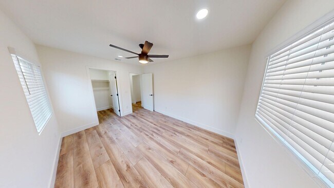 Building Photo - Newly Renovated 6 bed house on 63rd!