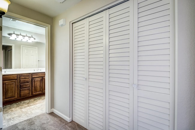 Building Photo - 6530 Hearthstone Cir