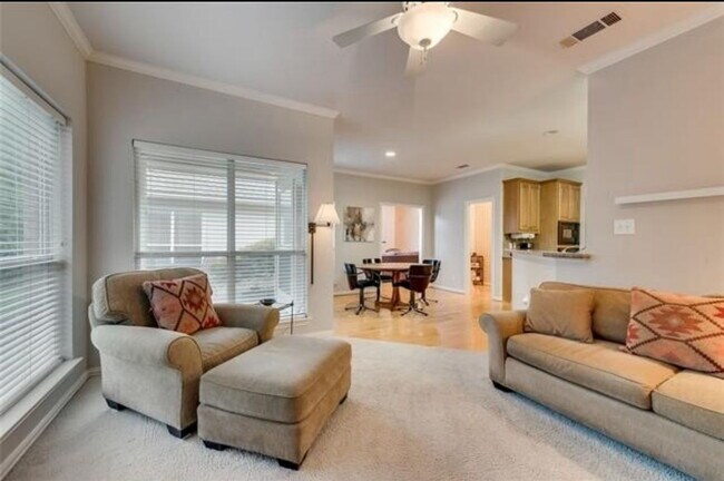 Building Photo - Beautiful 4 Bedrooms, 2.5 baths property i...