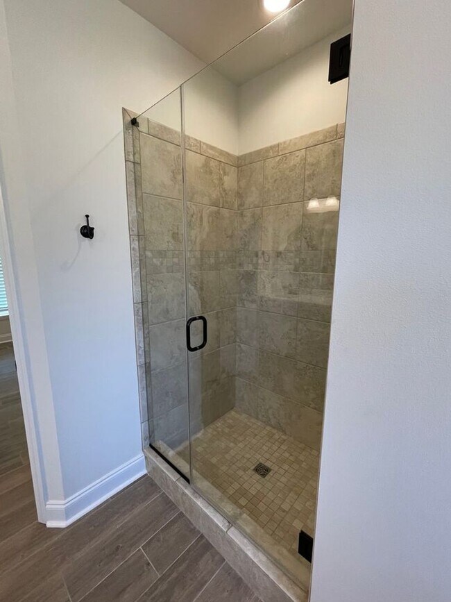 Building Photo - 3 Bedroom, 2 bathroom in Twin Beech Estate...