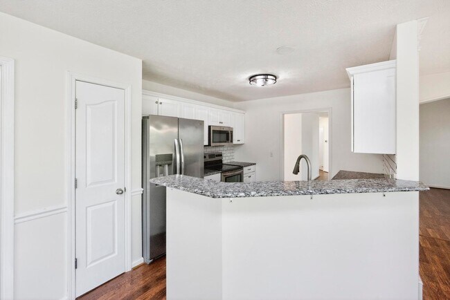 Building Photo - 197 Red Jacket Trce