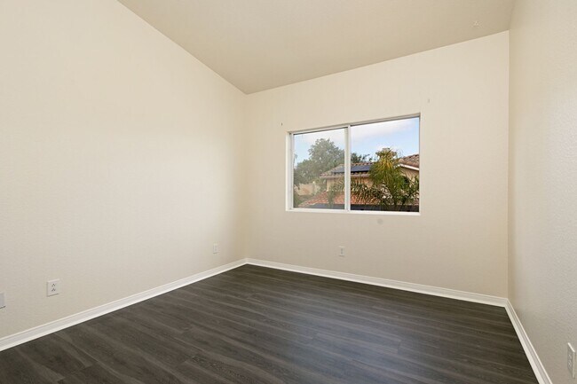 Building Photo - Large Beautiful Home in the Missions