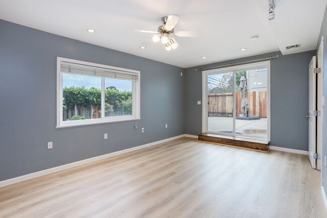 Building Photo - Extensively remodeled 4 Bed / 3 Bath home in South San Francisco. YouTube tour!