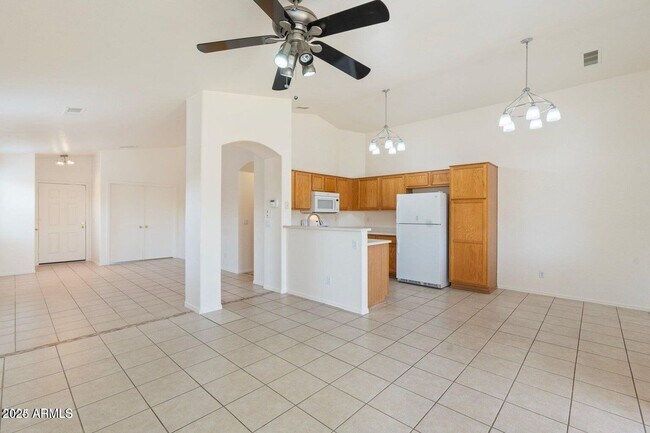 Building Photo - 10833 W Elm Ln