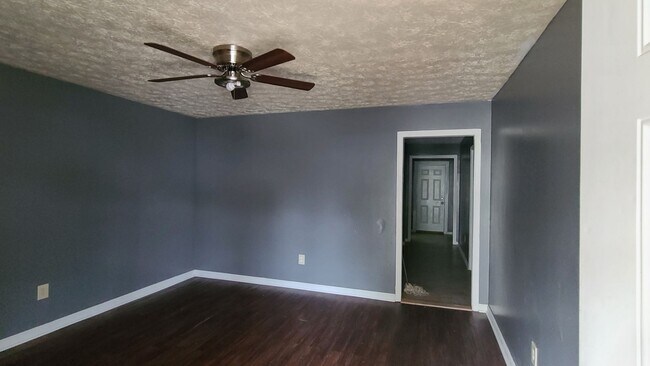 Building Photo - 2 Bedroom 1 Bath Home- Midtown Columbus