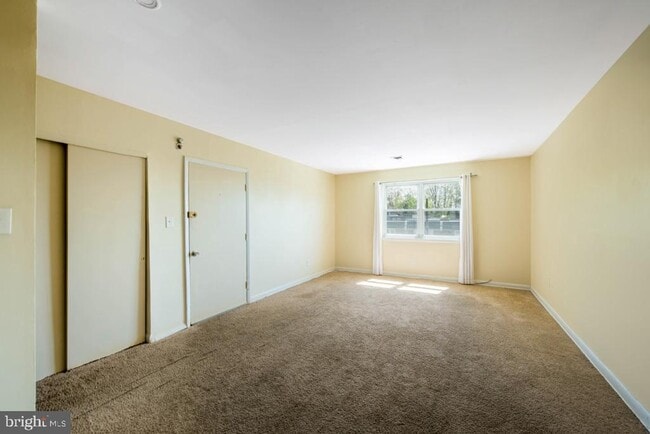 Building Photo - 330 Hermitage St