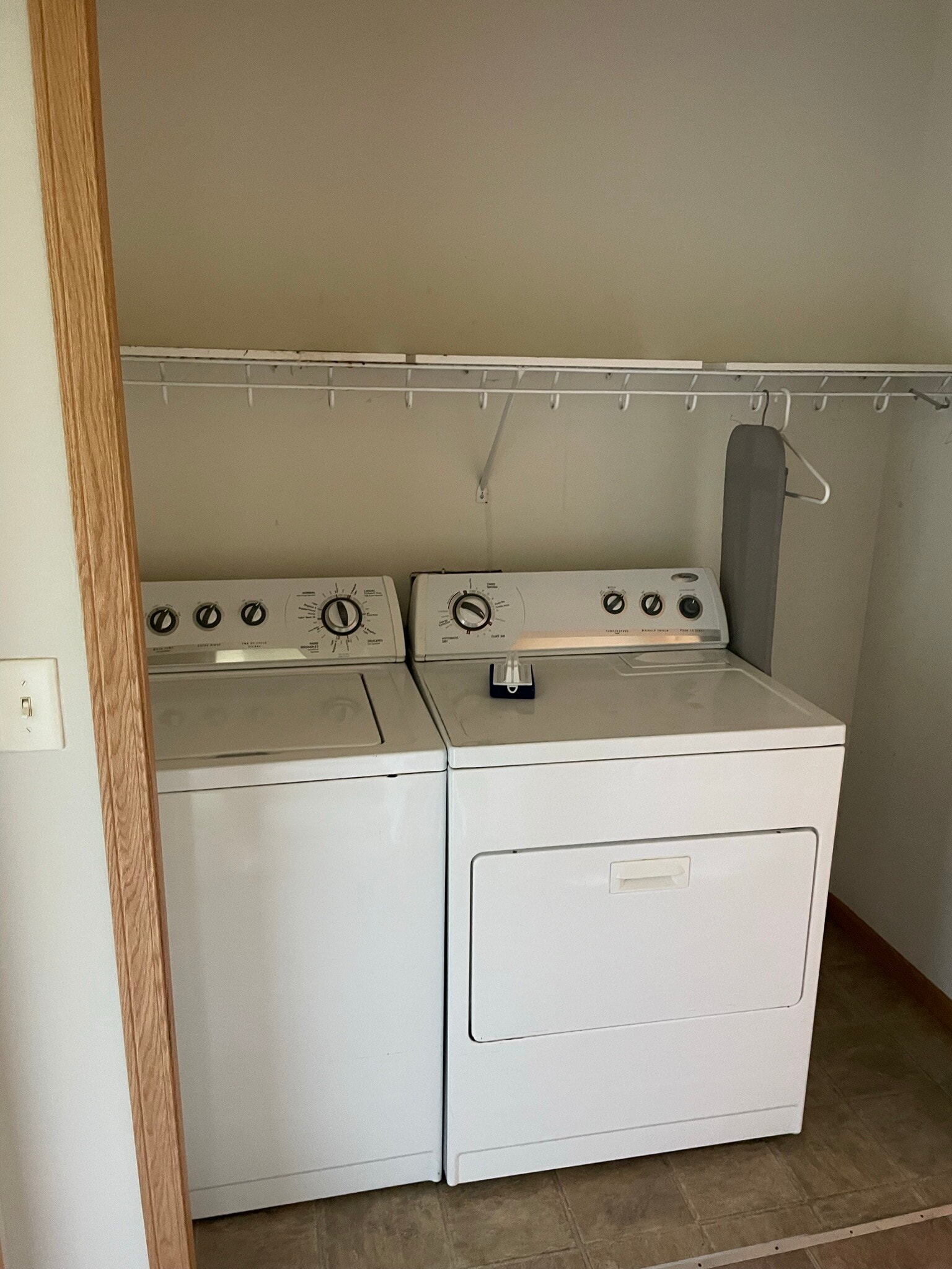 Building Photo - 300 Linden St N