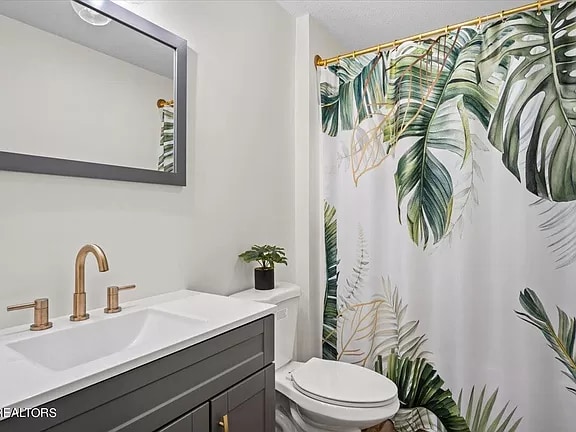 Building Photo - 1928 Vermont Ave