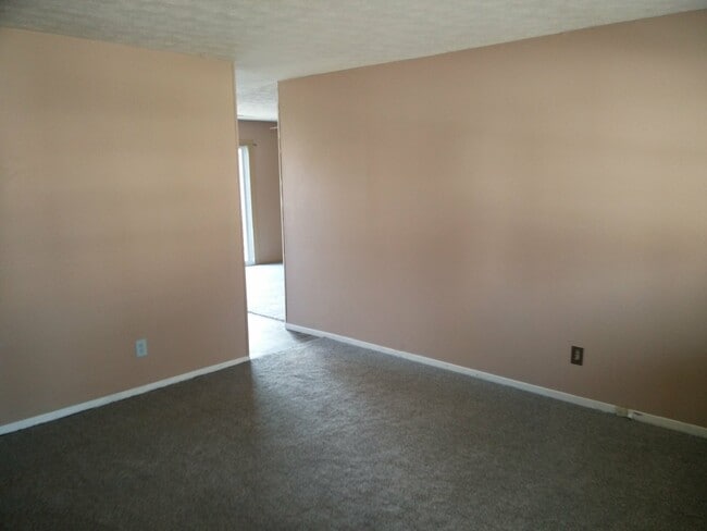 Building Photo - 5921 Milhouse Ct