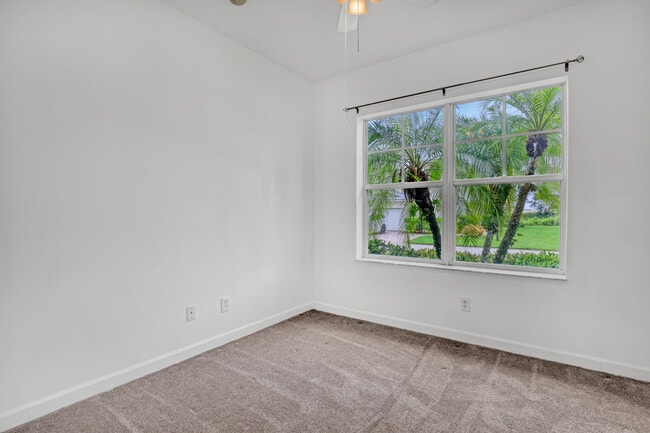 Building Photo - 2548 Creekside Dr