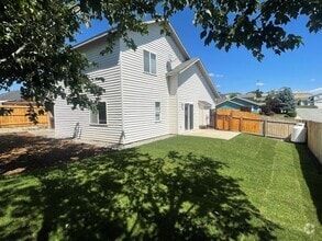 Building Photo - Now renting 3 bedroom 2.5 bathrooms.
