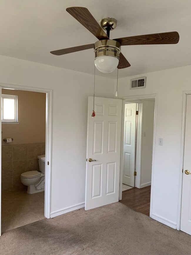 Building Photo - 3 Bedroom 2 Bath Home