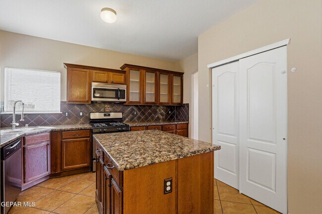 Building Photo - 3165 Sarina Cir