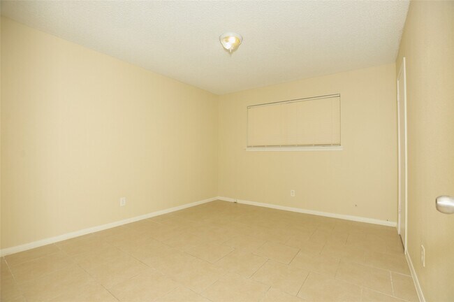 Building Photo - 206 Banyan Dr