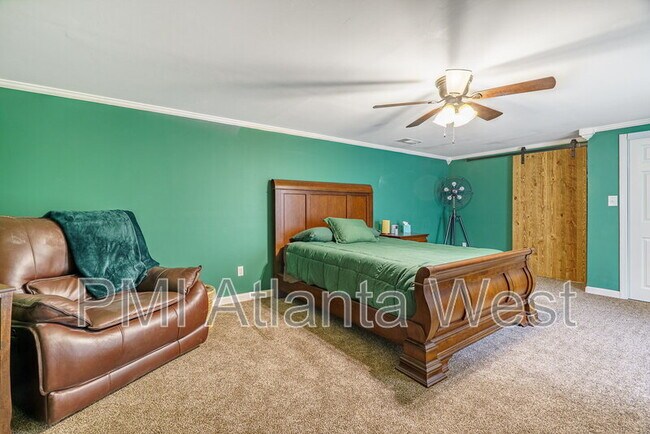 Building Photo - 2215 Spalding Dr