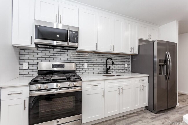 Building Photo - 300 Highland Ave