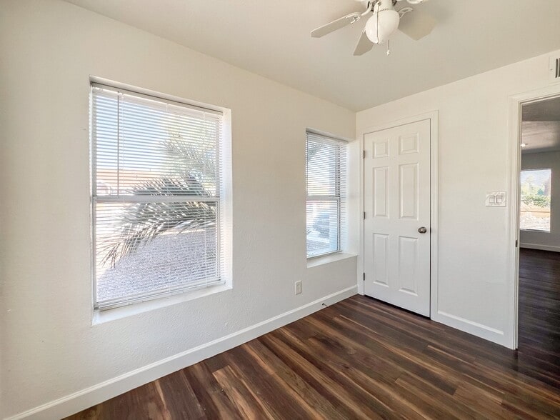 Building Photo - 317 N 17th Dr