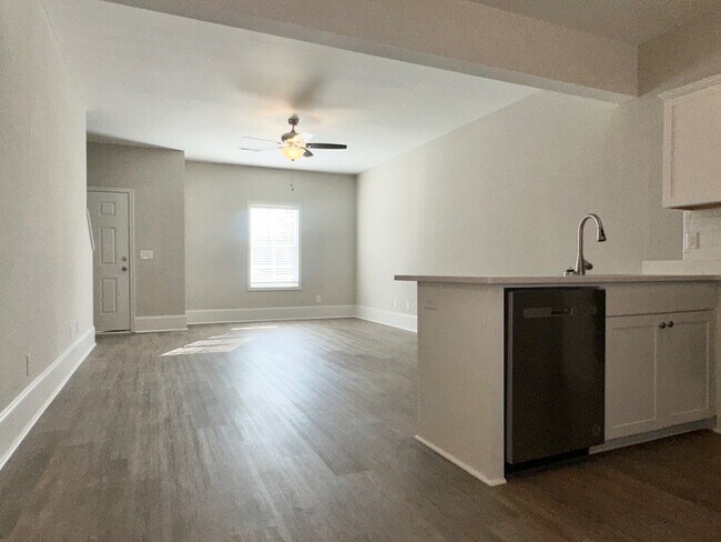 Building Photo - 443 3rd Loop Rd