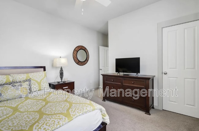 Building Photo - 1419 Coal Ave SW