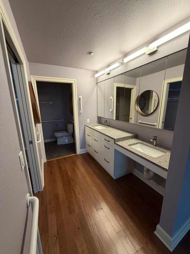 Building Photo - WONDERFUL COLUMBIA SHORES CONDO!