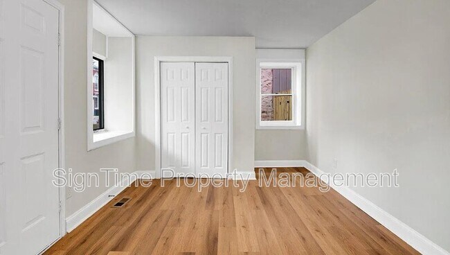 Building Photo - 12 S Main St