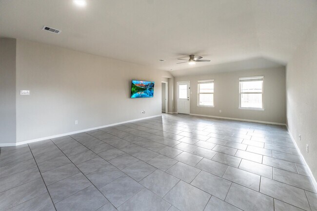 Building Photo - 3206 Sumac Dr