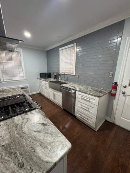Building Photo - 2419 Chesterfield Ave