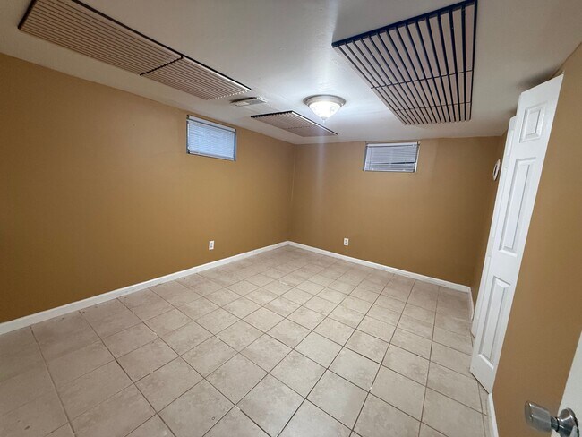 Building Photo - 3801 Oglethorpe St