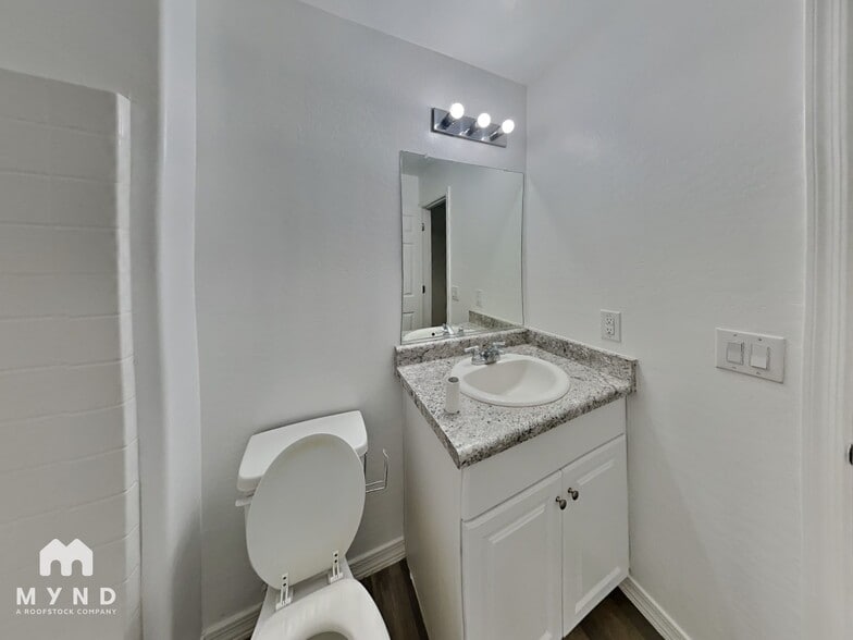 Building Photo - 953 Kachina Dr